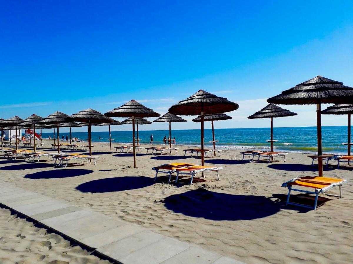 Dena Chalets - Lido Di Spina At The Beach מראה חיצוני תמונה