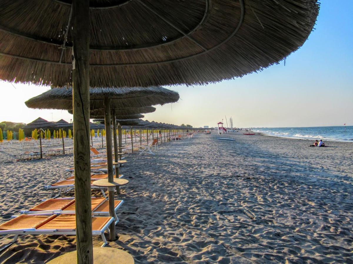 Dena Chalets - Lido Di Spina At The Beach מראה חיצוני תמונה